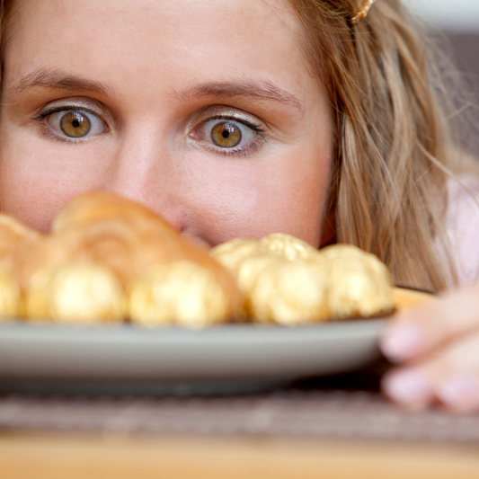 Ansiedade e vontade de doce na menopausa: como controlar em 90 segundos com técnicas simples e sobremesas funcionais
